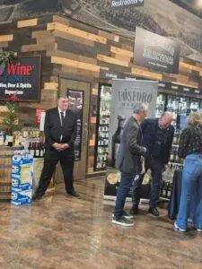 Professional security guard monitoring a commercial property in Los Angeles